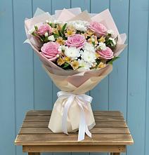 Букет цветов из:  Гвоздики, Орхидеи и Розы в Полотняный Завод