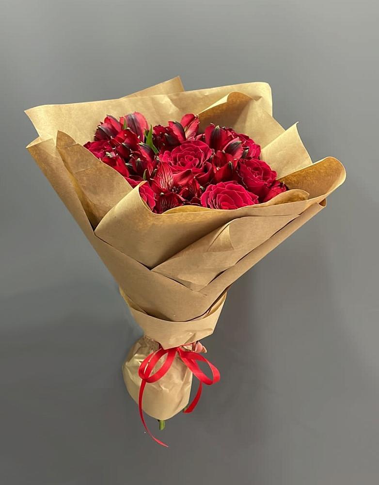 Букет цветов из: Альстромерии и Розы в Полотняный Завод