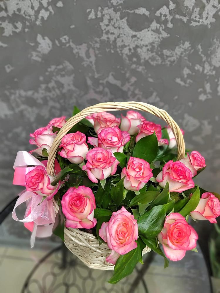 Цветочная композиция из Розы в корзине в Полотняный Завод