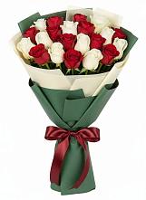 Букет Микс из красных и белых роз в Полотняный Завод