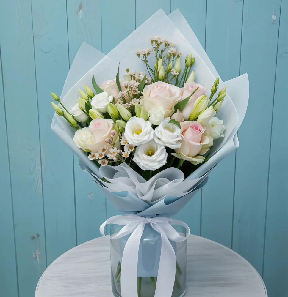 Букет цветов из: Розы и Лизиантусы в Полотняный Завод