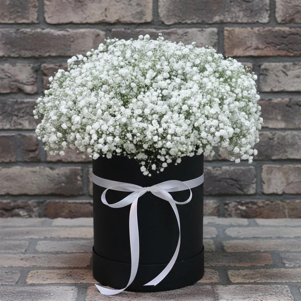 Цветочная композиция из Гипсофила в шляпной коробке в Полотняный Завод