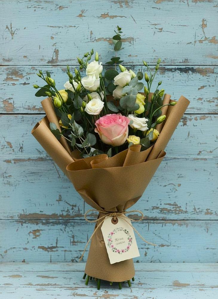 Букет цветов из: Розы и Лизиантусы в Полотняный Завод