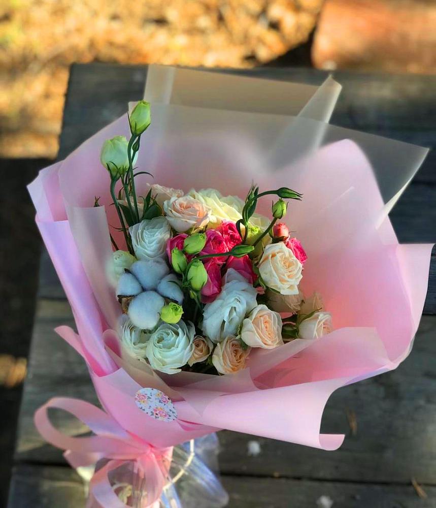 Букет цветов из: Розы и Лизиантусы в Полотняный Завод