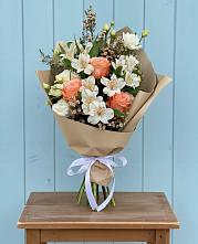 Букет цветов из:  Альстромерии, Лизиантусы, Розы и Хризантемы в Полотняный Завод