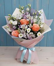 Букет цветов из:  Лизиантусы, Розы, Альстромерии и Гипсофила в Полотняный Завод