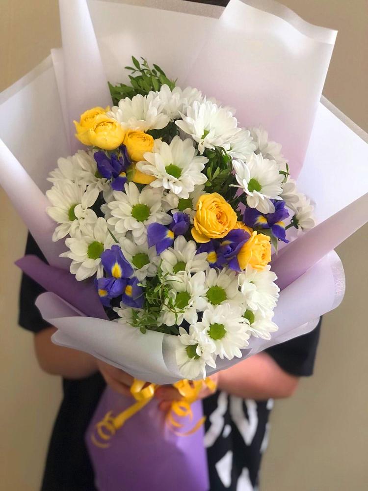 Букет цветов из: Ирисы, Хризантемы и Розы в Полотняный Завод