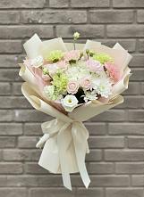 Букет цветов из:  Гвоздики, Розы, Лизиантусы и Хризантемы в Полотняный Завод