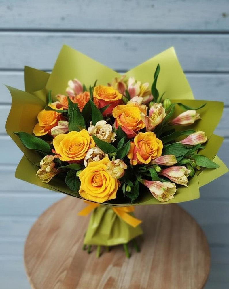 Букет цветов из: Альстромерии и Розы в Полотняный Завод